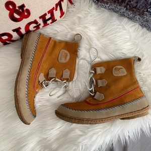 NWOB Sorel Suede Moccasin Boots sz 9